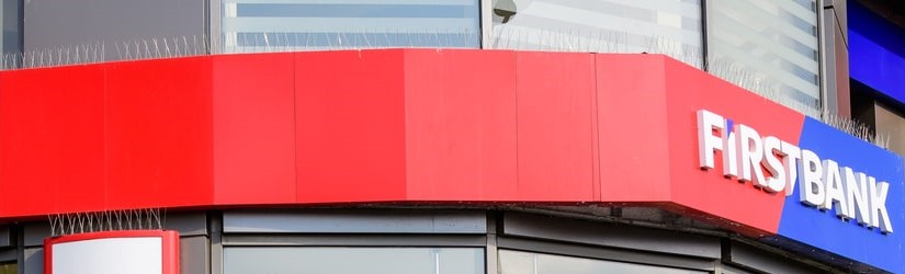 Entrée de la première succursale de la Banque au centre-ville.